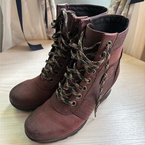 Size 8.5 sorrel wedge booties